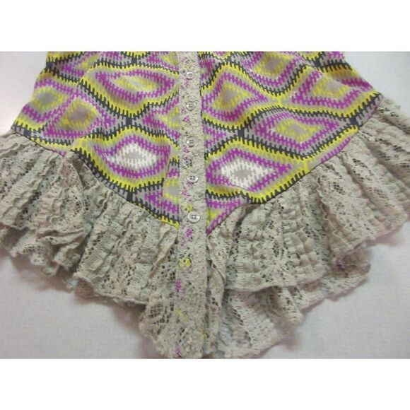 Luminari top button front with lace hem size medium - Picture 5 of 6